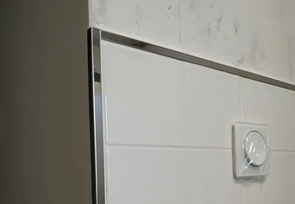 Угол наружный алюминиевый Уп 15-27.01лп