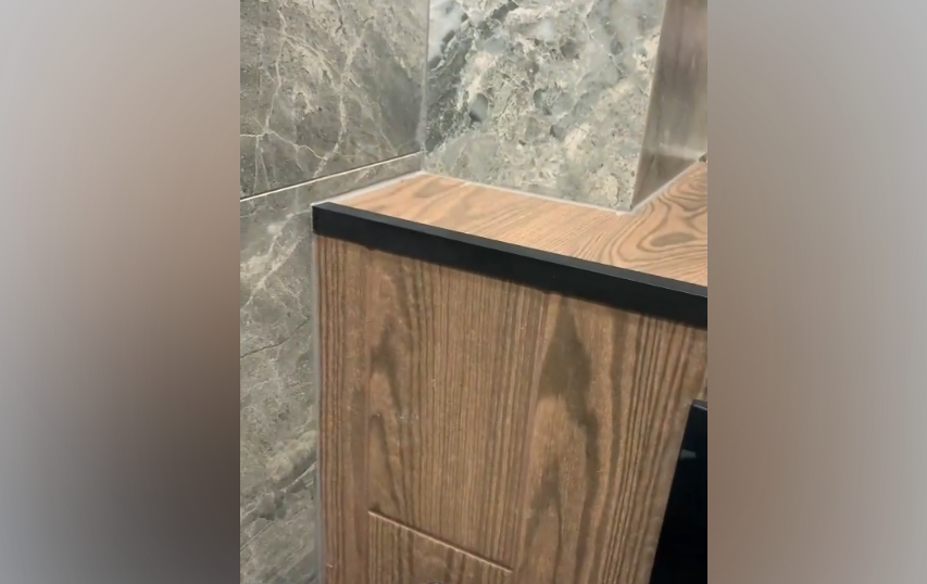 Профиль угловой Волшебная палочка MSUP 05-27.2700.15 20*10мм 2,7м Черный