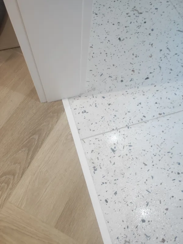 Алюминиевый  профиль ПТ-18 (11384PX)  бежевый муар 2,7 м.